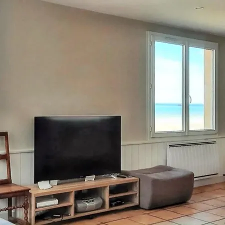 Maison Spacieuse Avec Vue Sur La A *